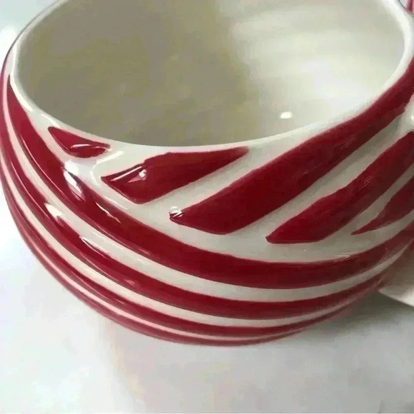 Set of 2 Starbucks  2013 candy cane stripe 12 oz mugs - Picture 8 of 11